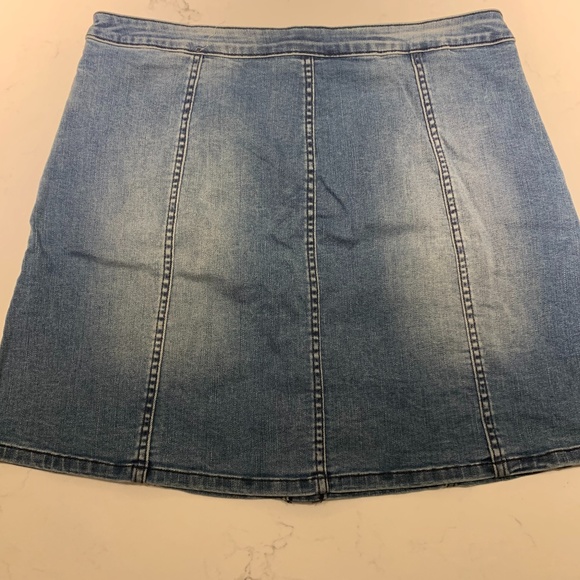 New Calvin Klein Jean Skirt - Picture 3 of 3